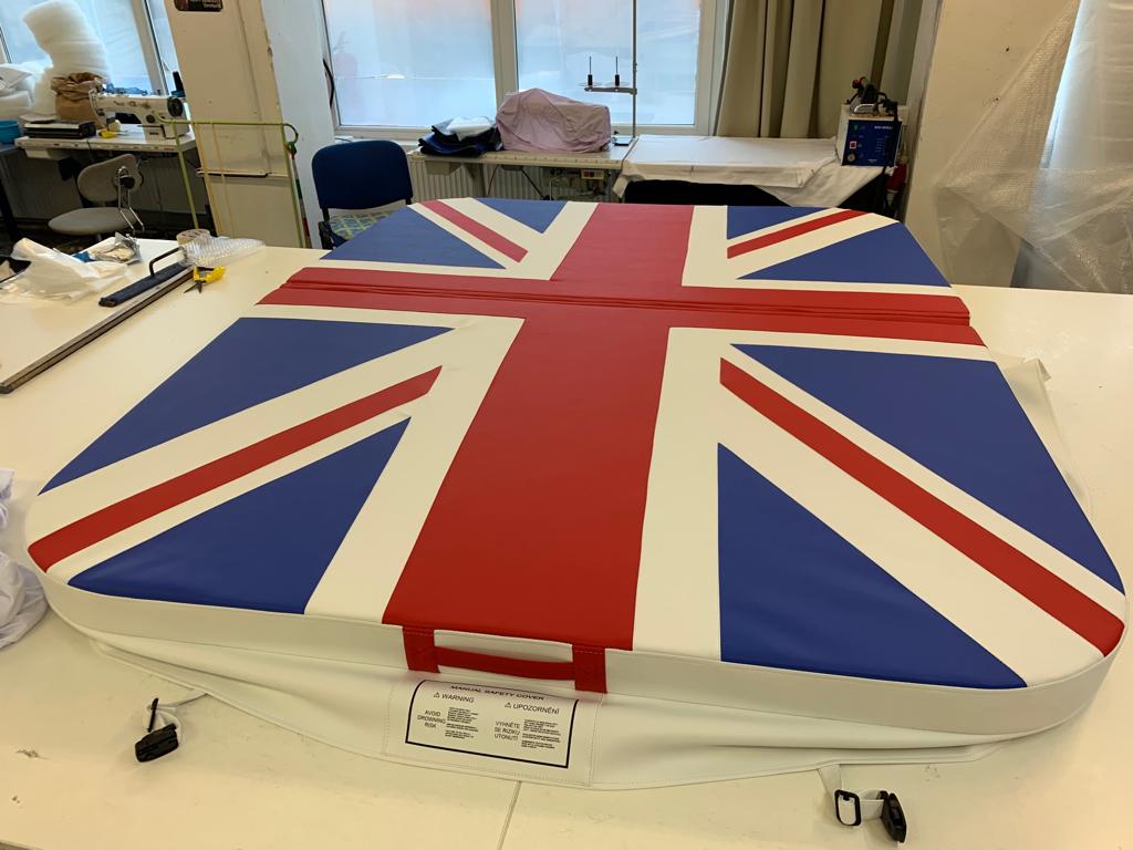 Jakuzzi_teto_egyedi_angol_zászló